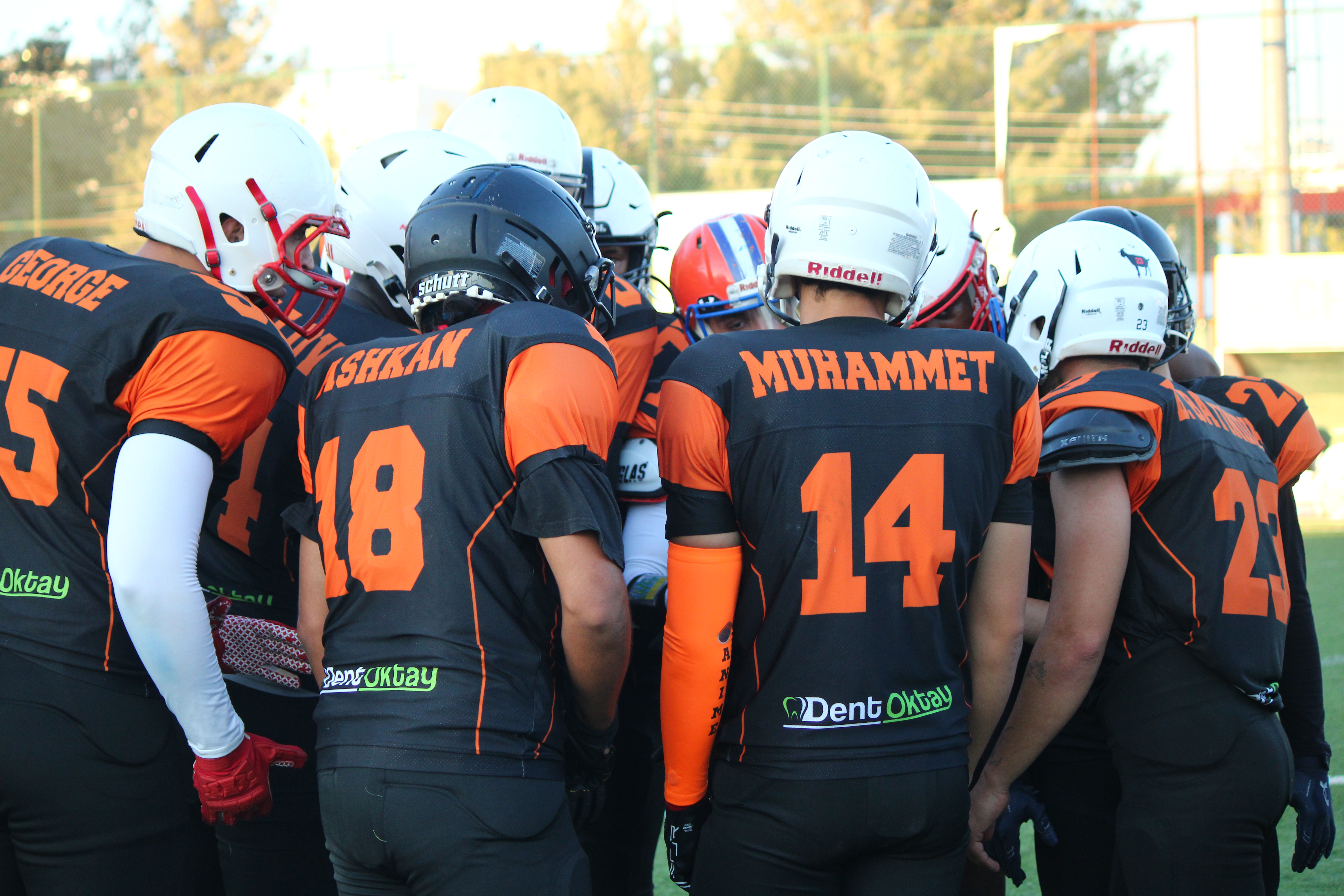huddle up